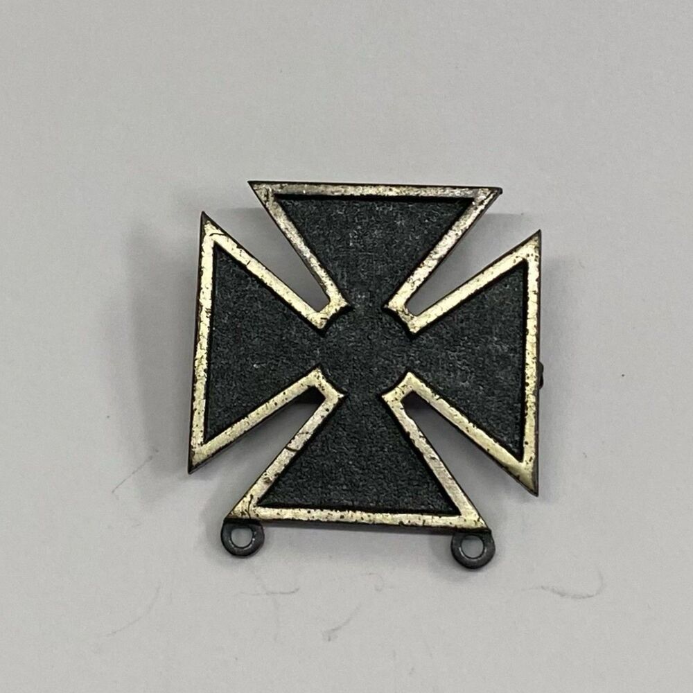 U.S. Army Marksman Qualification Badge Pin Back No Markings On The Backside
